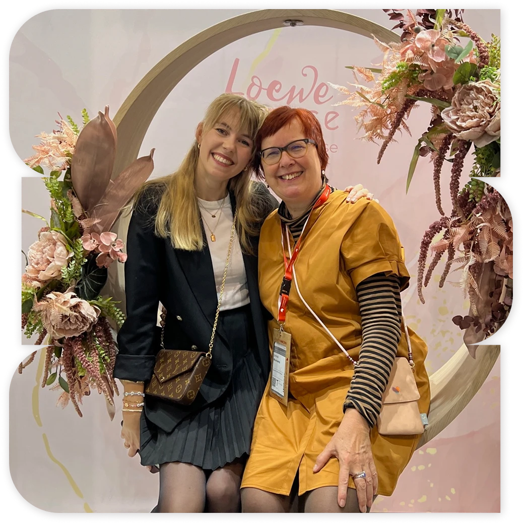 Bild von Literaturagentin Gerlinde Moorkamp und Autorin Alexandra Flint