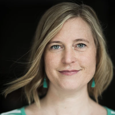 Autorin Anna Fleck im Porträt